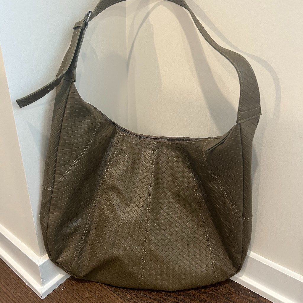 Street Level  Naomi Woven Tote  Brand New